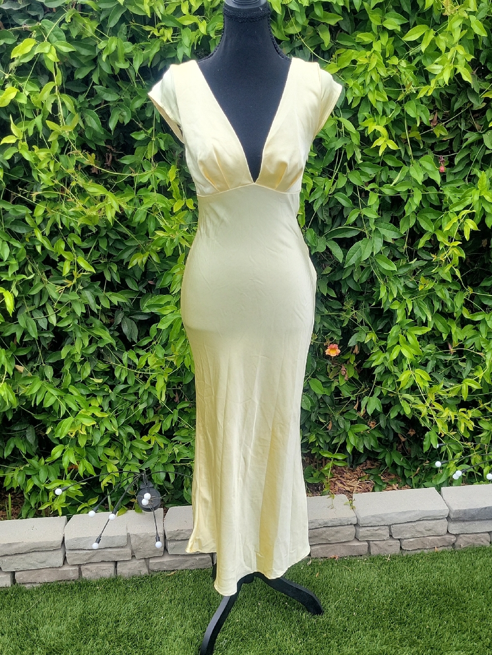 Soft Pale Yellow V-Neck Satin Cap Sleeve Open Twist Back Maxi Dress